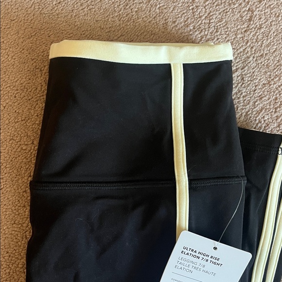 NWT Athleta Ultra High Rise Elation 7/8 Legging Size Small Black and Yellow - Picture 3 of 3